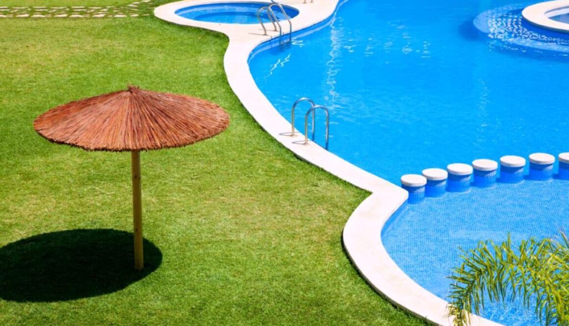 green-garden-with-grass-swimming-pool_0x800