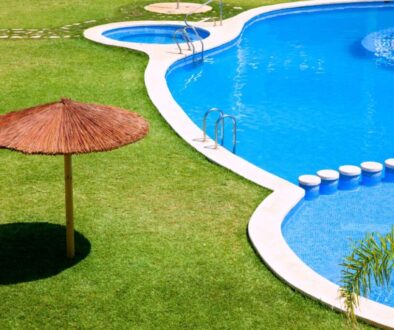 green-garden-with-grass-swimming-pool_0x800