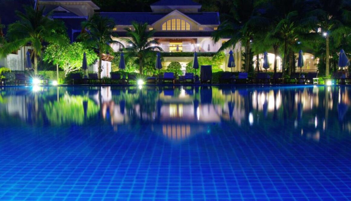 hotel-pool-night_0x800