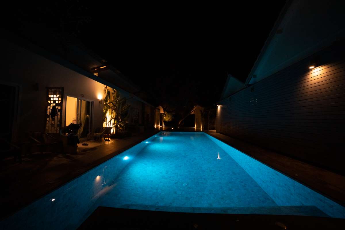 illuminated-pool-dark-night_0x800