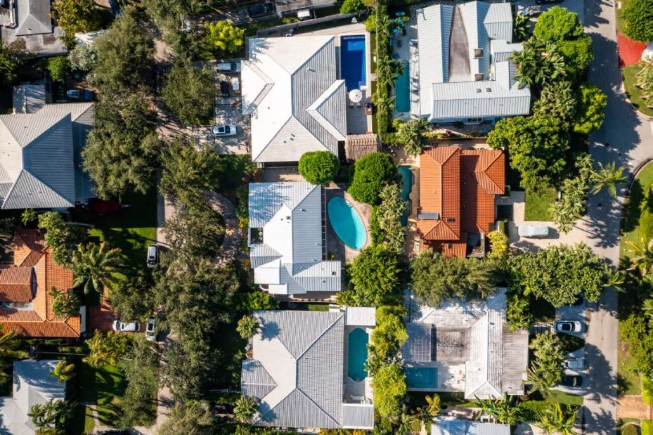 aerial-drone-photoshoot-commercial-area-luxury-houses-beach-with-turquoise-water-sky-canal_0x800