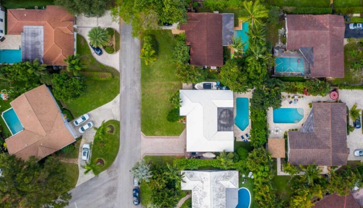 aerial-drone-photoshoot-footage-commercial-area-luxury-houses-buildings-mansions(1)_0x800