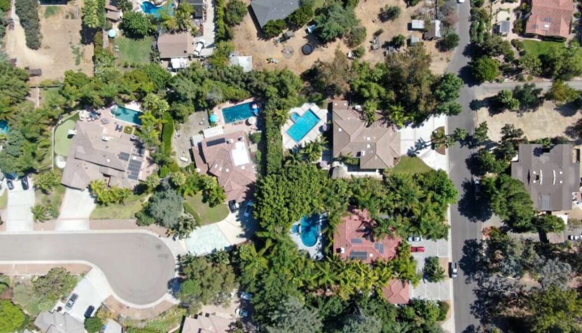 aerial-view-large-scale-villa-wealthy-residential-town-encinitas-south-california-usa(1)_0x800