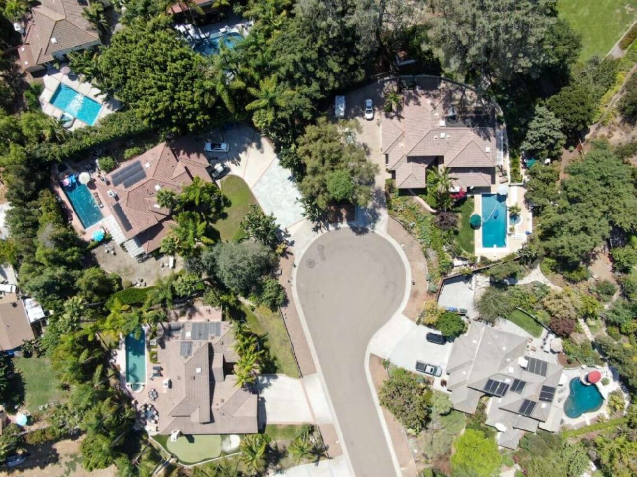 aerial-view-large-scale-villa-wealthy-residential-town-encinitas-south-california-usa_0x800