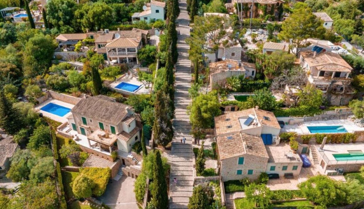 aerial-view-pollenca-mallorca-spain_0x800