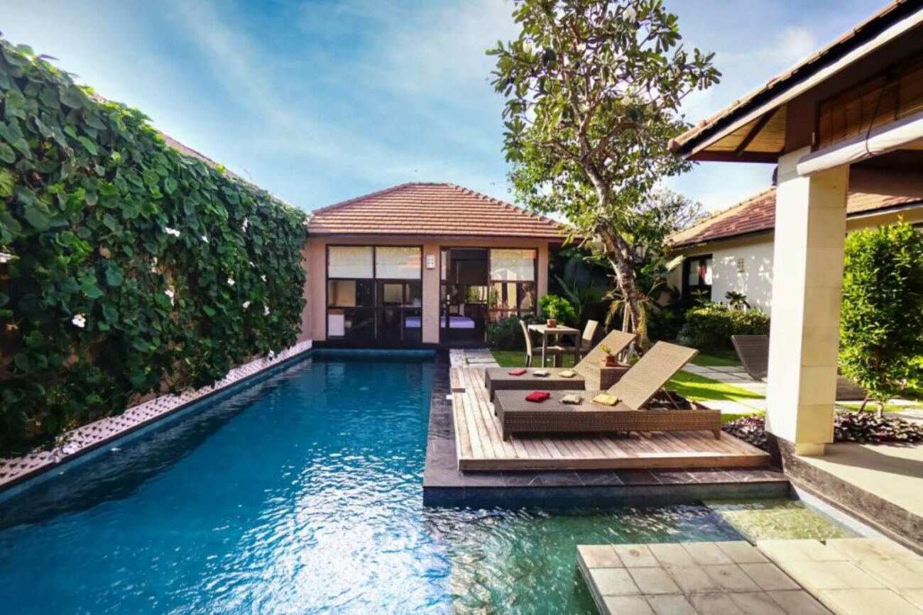 beautiful-contemporary-home-with-pool-tropical-ornament-plants-pool-with-view-tropical-blue-water-clean-garden(1)_0x800