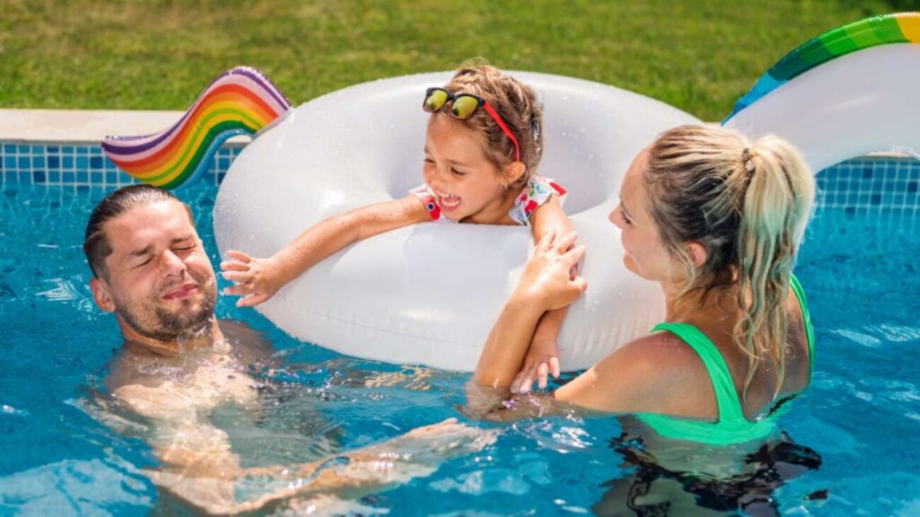 happy-parents-their-daughter-rubber-ring-are-swimming-pool_0x800