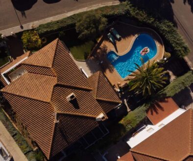 man-floating-mattress-swimming-pool-villa-house_0x800