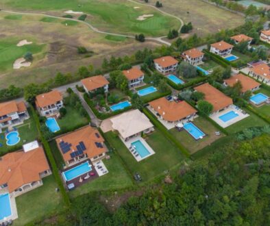 modern-cottage-village-with-luxury-houses-swimming-pools-golf-courses-aerial-view(2)_0x800