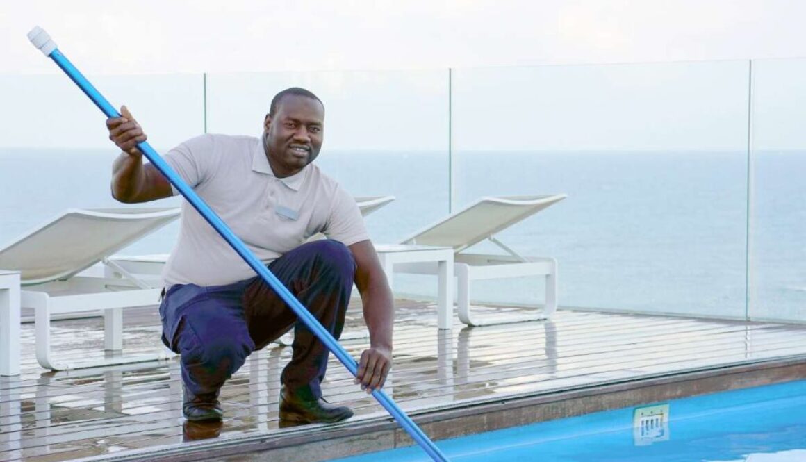 pool-cleaner-his-work_0x800