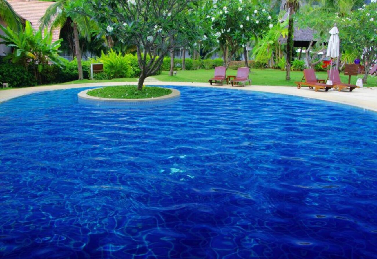 tropical-swimming-pool_0x800