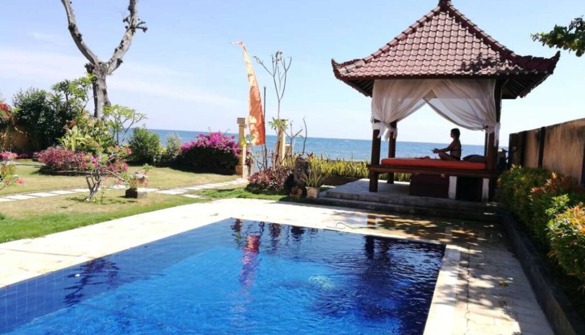 view-swimming-pool-against-sky_0x800