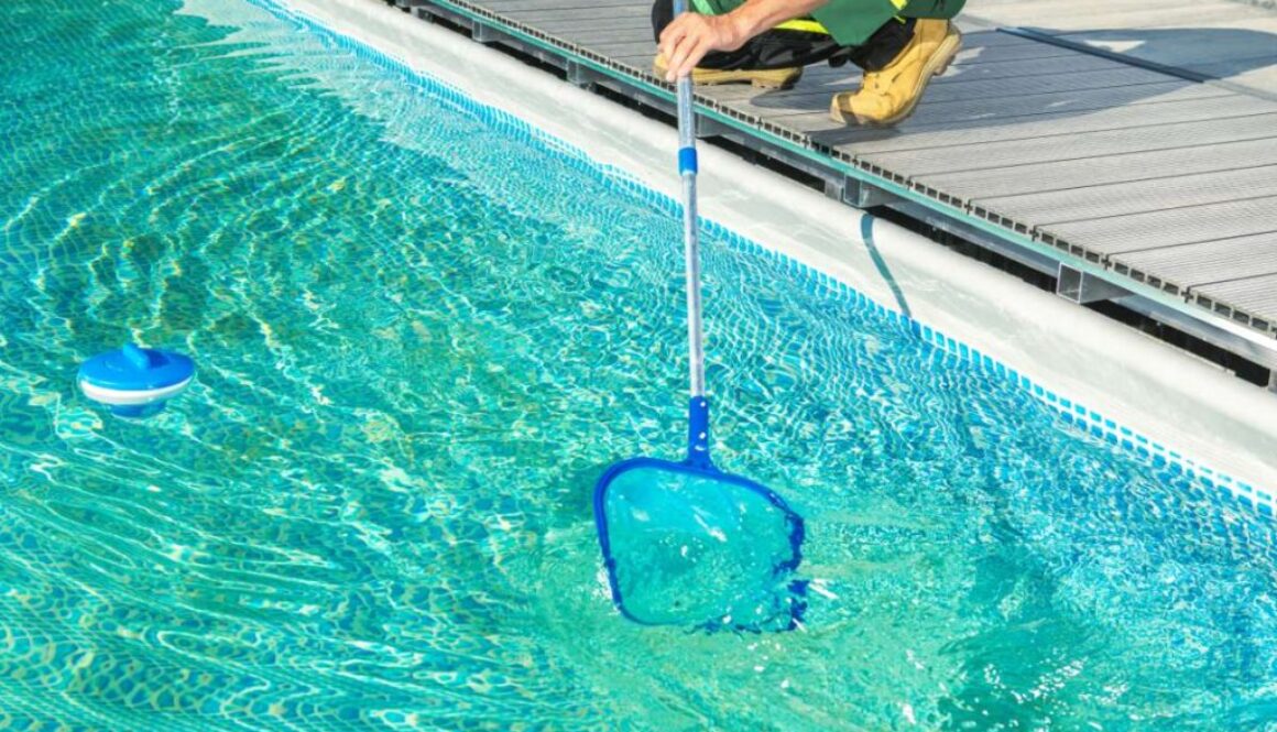 cleaning-swimming-pool-with-skimmer-net_0x800