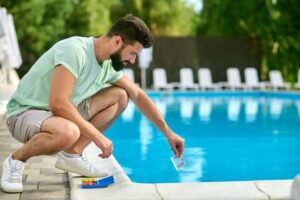 service-man-making-water-test-swimming-pool_0x800