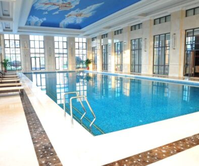 spacious-bright-private-indoor-swimming-pool_0x800