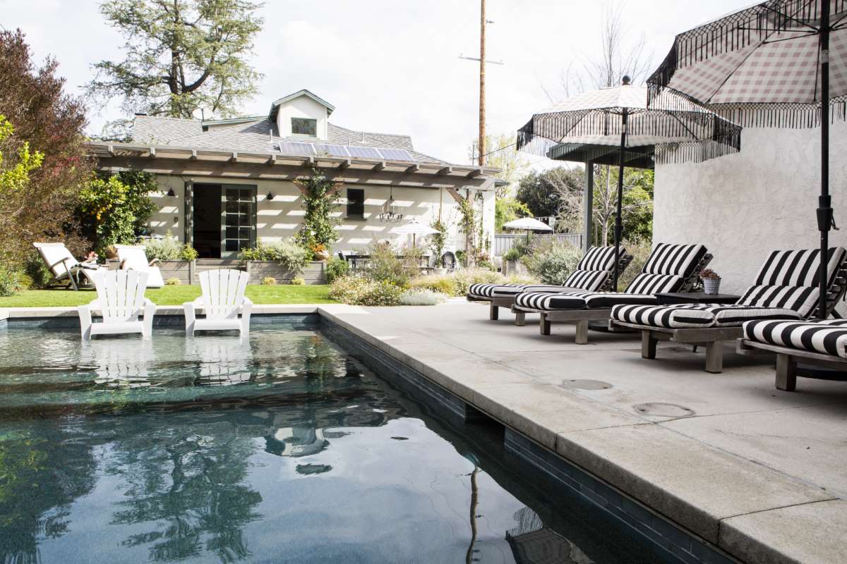 wooden-seats-by-pool-with-parasols_0x800