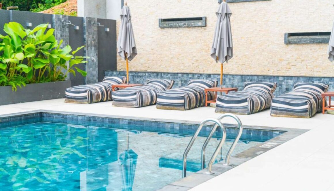 beautiful-luxury-umbrella-chair-around-outdoor-swimming-pool_0x800