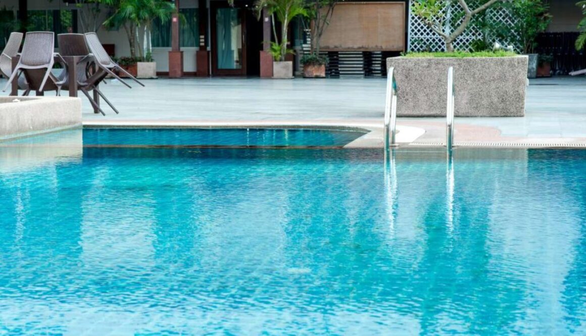 blue-swimming-pool-ready-play-hot-those-who-like-play-with-copy-space(1)_0x800