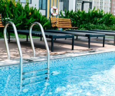 chair-by-swimming-pool_0x800