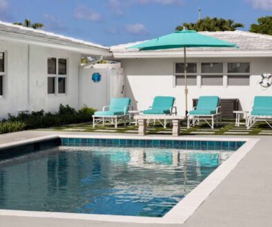 garden-with-natural-vegetation-with-lots-trees-pool-that-creates-armonic-atmosphere(2)_0x800