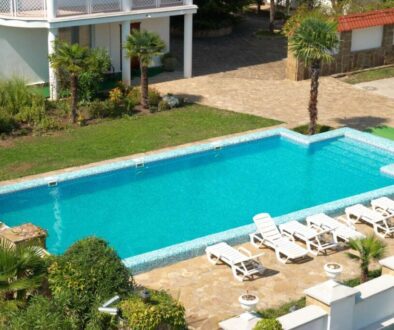 house-with-blue-pool-yard(1)_0x800