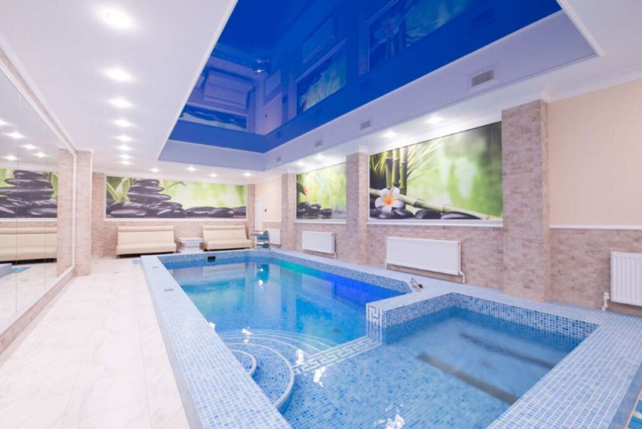 indoor-swimming-pool-hotel-spa-center_0x800