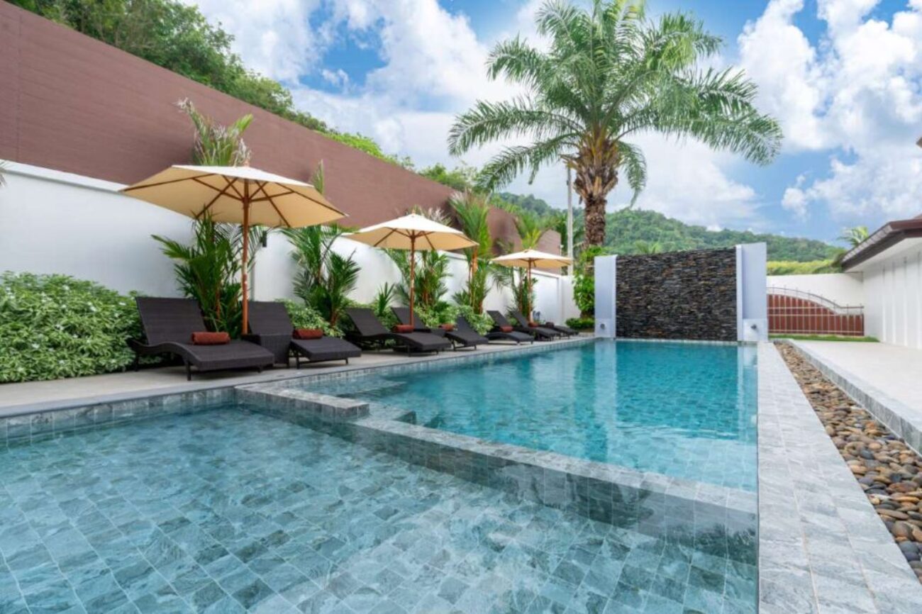 outdoor-swimming-pool-pool-terrace_0x800