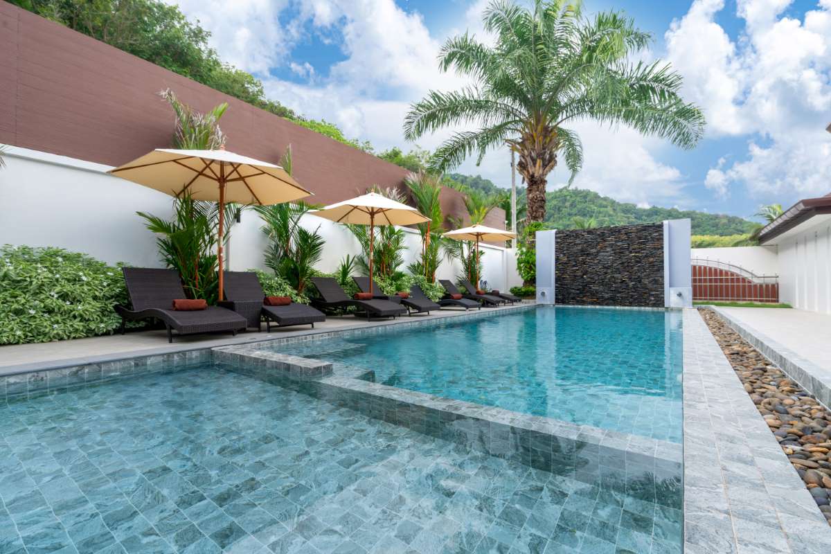 outdoor-swimming-pool-pool-terrace_0x800