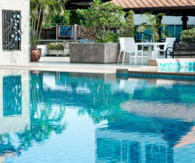 reflection-trees-swimming-pool_0x800