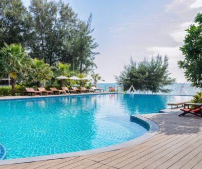 sea-view-swimming-pool-with-sunbed(1)_0x800