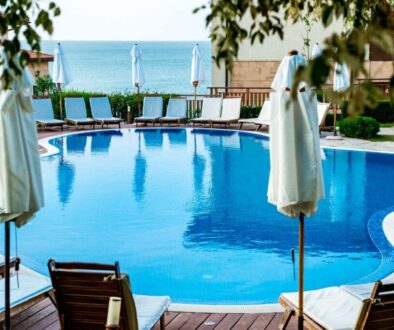 swimming-pool-by-sea-morning-sea(1)_0x800