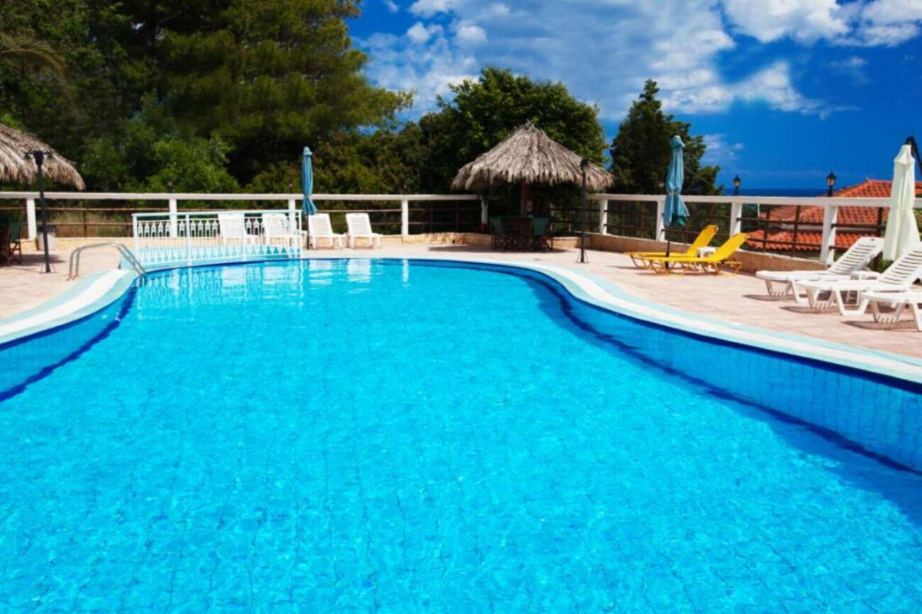 swimming-pool-holiday-villa-greece_0x800