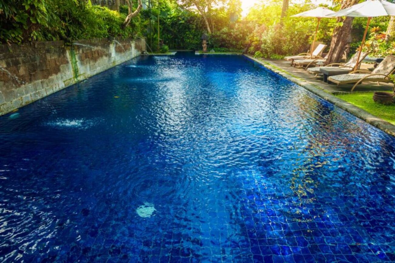 swimming-pool-tropical-environment_0x800