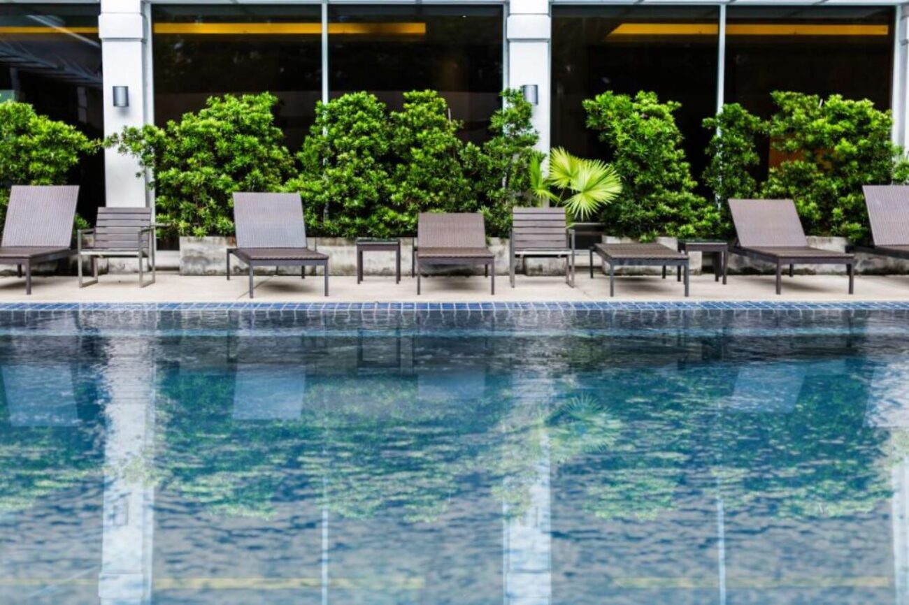swimming-pool-with-stair-tree(1)_0x800