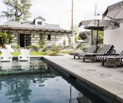 wooden-seats-by-pool-with-parasols(1)_0x800